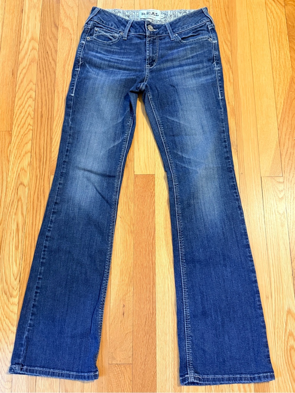 ARIAT women’s Dark Blue Flare Jeans size 28R